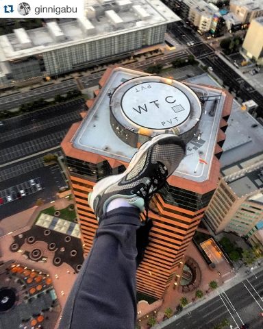 High flying act. Los Angeles Helicopter Tours. Photo: @ginnigabu