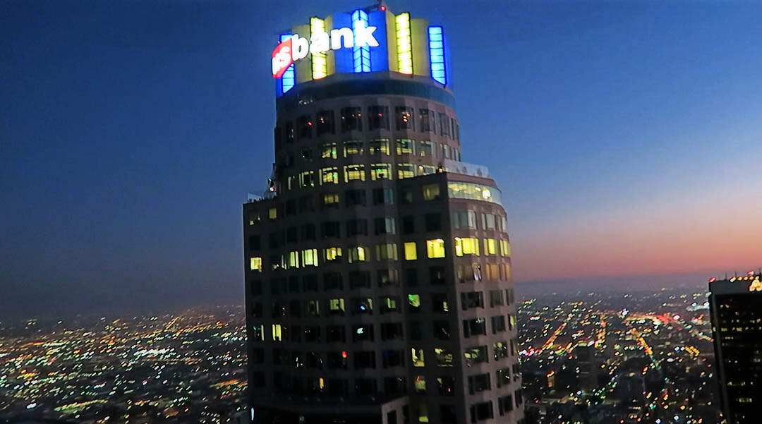 US Bank building. Los Angeles Helicopter Tours.