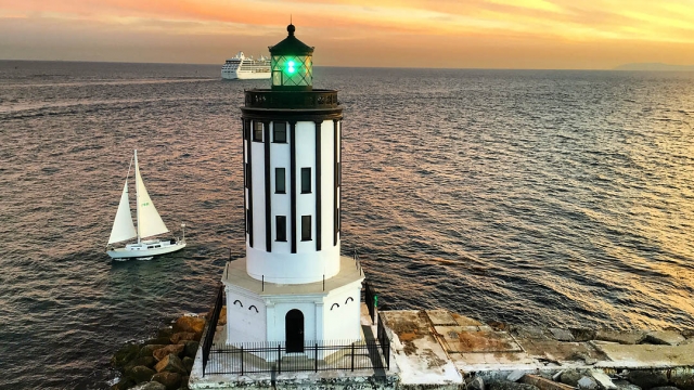 Angel's Gate lighthouse, San Pedro. Los Angeles Helicopter Tours.